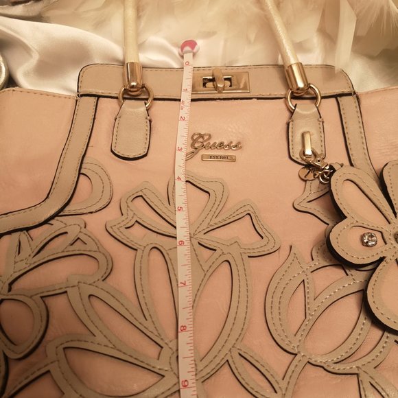 ADORABLE vinatge guess purse 👛 with cute flower 🌸 and crystal details! - Picture 9 of 17